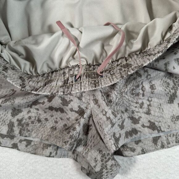 Varley Kallin Active Running Drawstring Shorts Gray Snake Print Women's Large - Picture 7 of 12